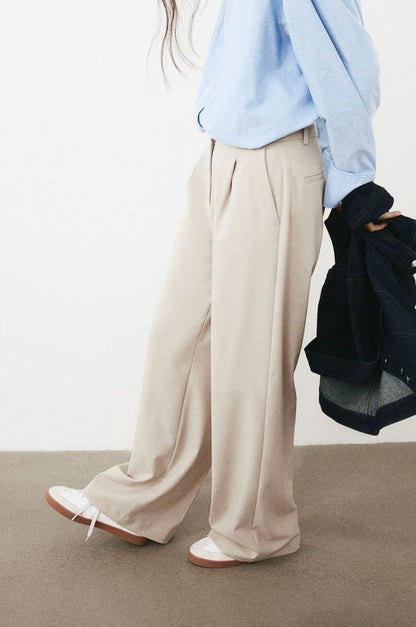 Noemi™ | Hose mit Falten und geradem Bein