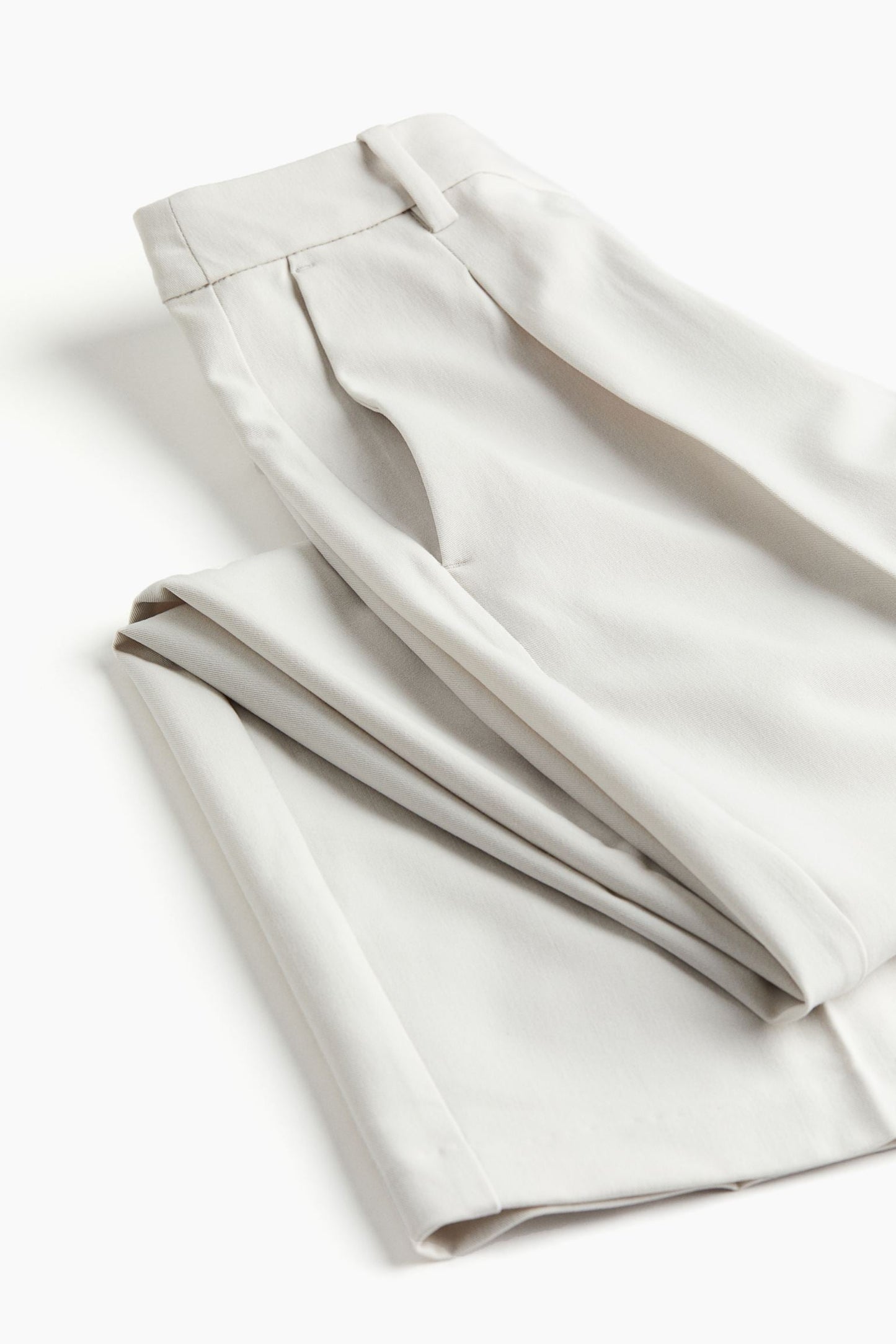 Noemi™ | Hose mit Falten und geradem Bein
